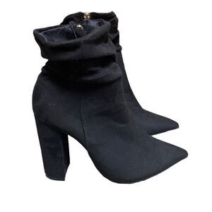 Qupid Black Faux Suede Pointed Toe Block Heel Bootie Size 9